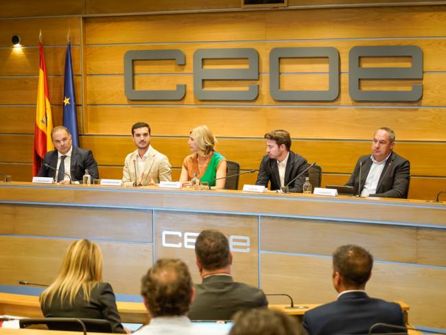 Durante su intervención destacó la importancia estratégica del deporte como herramienta de cohesión social, dinamización económica y proyección internacional del territorio