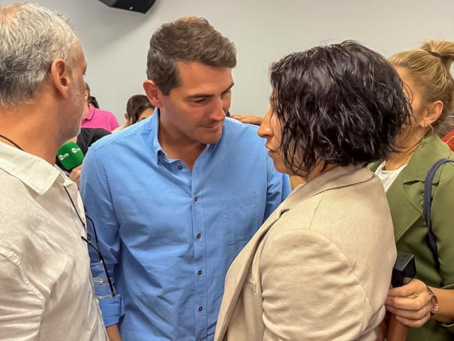 Miriam Gutiérrez junto a Iker Casillas