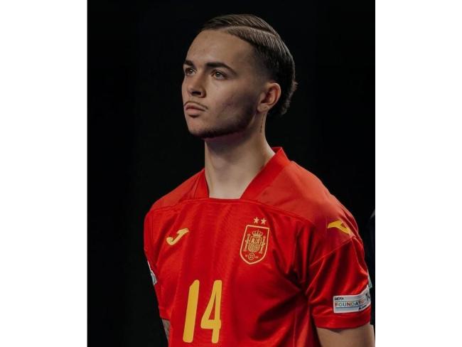 David Fernández, jugador de fútbol sala torrejonero, con la selección española sub-19