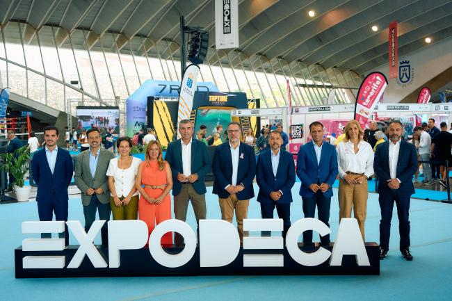 El alcalde, Alejandro Navarro, junto al vicepresidente del Gobierno de Canarias, Manuel Domínguez González, el alcalde de Tenerife, José Manuel Bermúdez, el consejero de Educación y Deportes del Gobierno de Canarias, Poli Suárez, la presidenta del Cabildo de Tenerife, Rosa Dávila, y otras autoridades