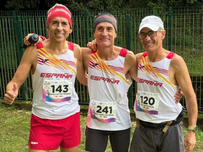 Francisco Fernández, a la izquierda, con sus compañeros de la selección española