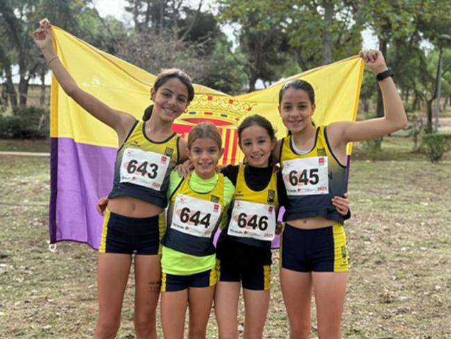 Equipo del Club Atletismo Torrejón que logró la medalla de bronce en el Campeonato de Madrid de cross