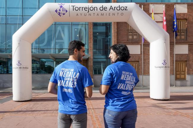 El alcalde, Alejandro Navarro, y la concejala de Turismo, Miriam Gutiérrez, presentando la iniciativa 