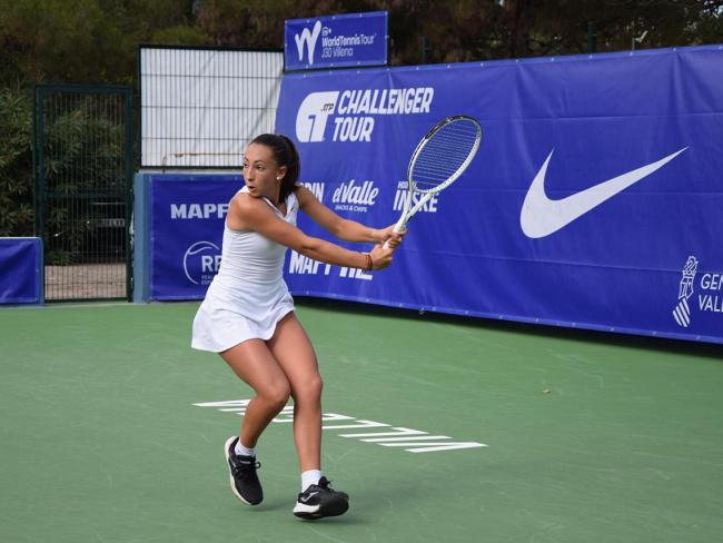 Carlota Luján, jugadora de tenis de Torrejón de Ardoz