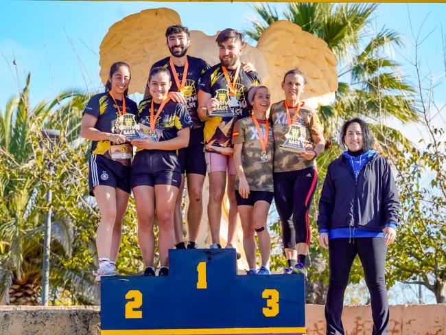 La concejala de Deportes y Turismo, Miriam Gutiérrez, fue la encargada de dar los premios