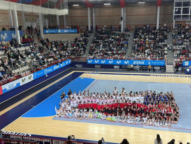 Exhibición del Club Escuela Gimnasia Torrejón en el Pabellón Jorge 