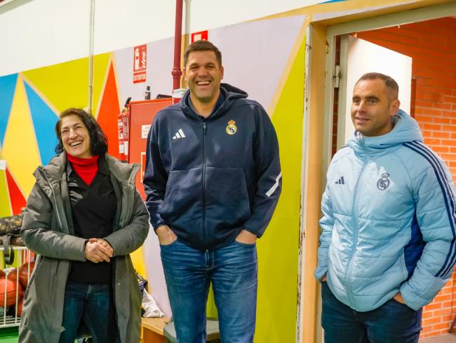 Buen ambiente en la presentación de la escuela