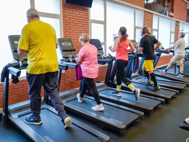 Torrejón de Ardoz desarrolla programas innovadores que fomentan la inclusión y la igualdad en el deporte, asegurando que todas las personas, sin importar su edad, género o capacidad pueda practicarlo