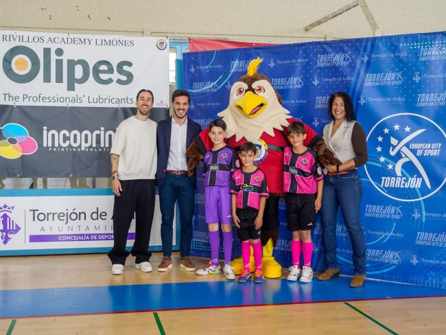 “Rivi”, la nueva mascota de la Academy Rivillos-Limones 5