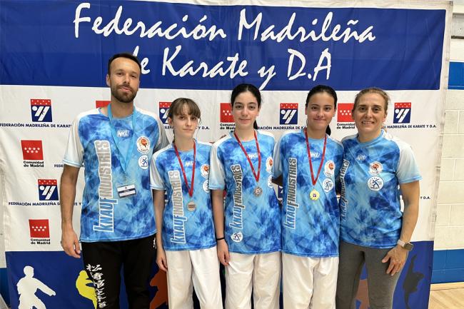 Medallistas en la Fase Final del Deportes Escolar de la Comunidad de Madrid del Club Karate Torrejón de Ardoz Tomás Herrero