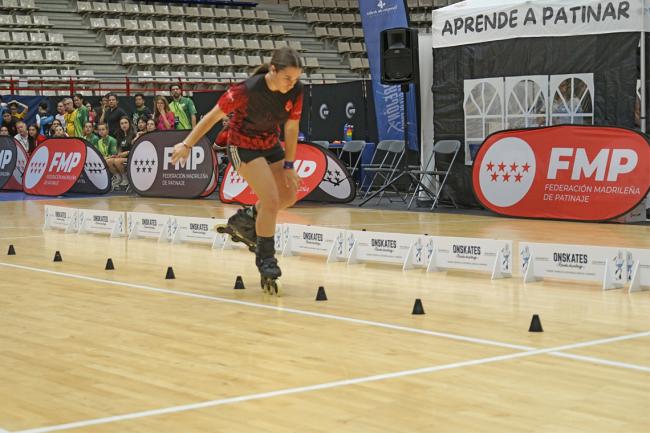 Los participantes de Speed Slalom tuvieron que recorrer una línea de conos realizando el slalom sobre un solo pie en el menor tiempo posible