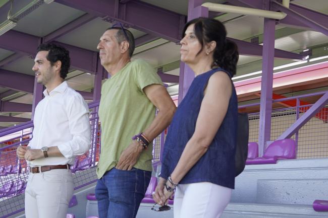 El alcalde de Torrejón de Ardoz, Alejandro Navarro, junto a José Luis y Teresa Otero Verdugo