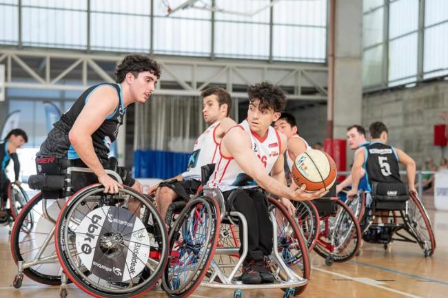 Samuel Pariente, campeón de España de baloncesto en silla de ruedas sub-23 con la Selección de Madrid
