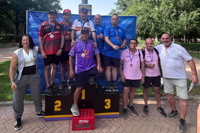 Entrega de premios de una de las categorías masculina del Open Nacional de Petanca de Fiestas Populares
