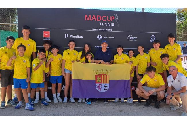 Integrantes del equipo del Club de Tenis Torrejón que han participado en la primera edición de la MadCup de tenis 