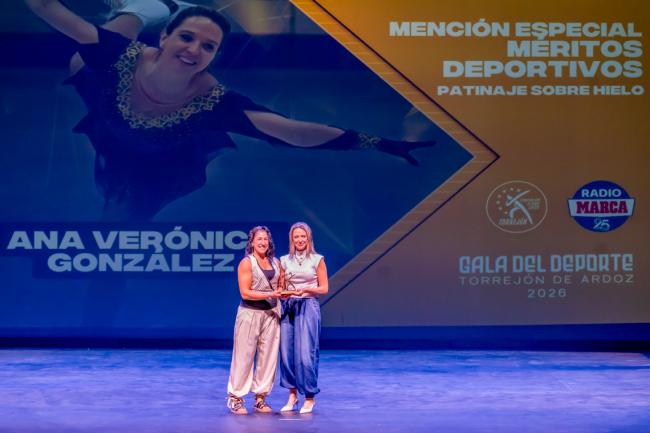 Menciones especiales por méritos deportivos: Ana Verónica González: Campeona del Mundo de Patinaje Artístico sobre Hielo para adultos +48. 