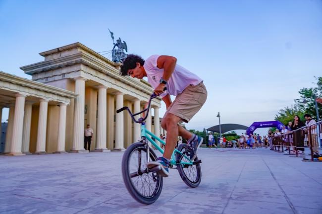 BMX Freestyle junto a la Puerta de Brandenburgo en la Semana Europea del Deporte