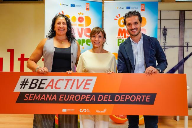 Alejandro Navarro y Miriam Gutiérez junto a la karateka, Sandra Sánchez, campeona olímpica, bicampeona del mundo y 7 veces campeona de Europa