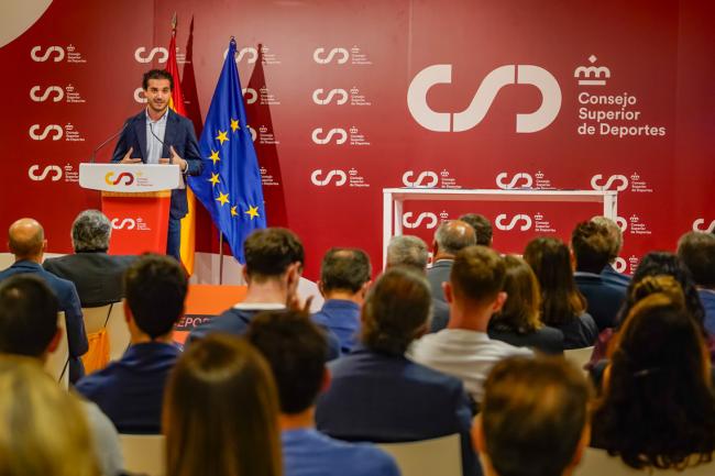 El alcalde de Torrejón de Ardoz y presidente de la Comisión de Deportes de la FEMP, Alejandro Navarro, durante su intervención en la presentación de la Semana Europea del Deporte 2026