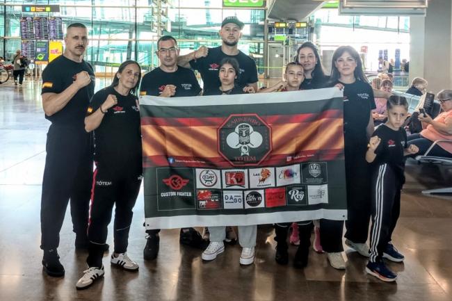 Fermín de José, a la izquierda de la imagen, junto al resto de integrantes de la Escuela Tótem que acudieron al torneo “The International Championships”