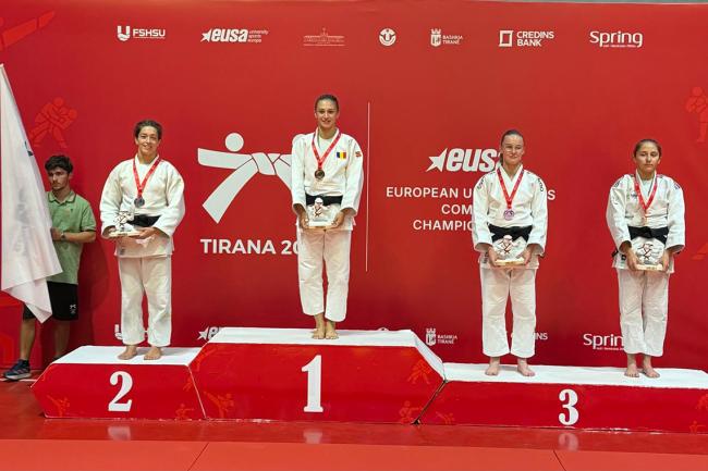 Alba Juan en el podio junto al resto de medallistas en el Campeonato de Europa Universitario
