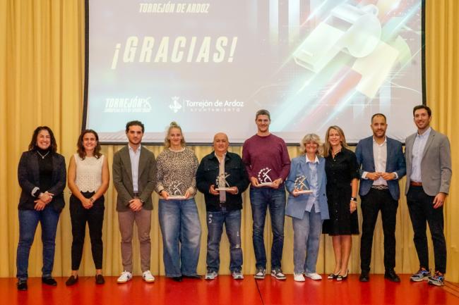 Los responsables de gestionar el arbitraje y las competiciones locales de fútbol, fútbol sala, baloncesto y voleibol también recibieron un reconocimiento por su labor